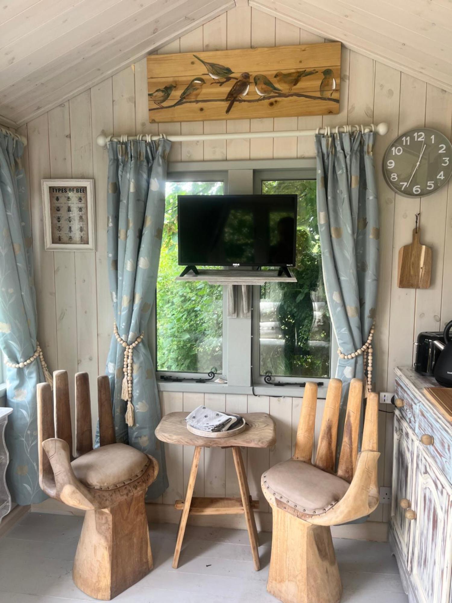 Birds And The Bees Summer House Endon Extérieur photo